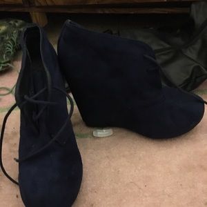 Dark blue wedges